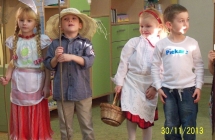 Grupa III Przedstawienie dla rodzicow pt.Od ziarenka do bochenka (2)