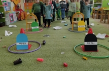 Dzieci sereguja odpady