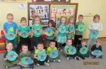 dzieci z gr. I wykonaly prace plastyczna - Kochamy nasza planete Ziemie