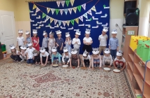 Przedszkolaki ilustrują ruchem piosnkę 