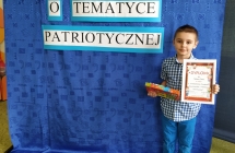 chlopiec z dyplomem (2)