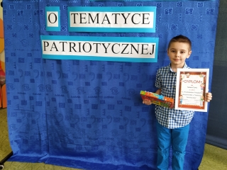 chlopiec z dyplomem (2)