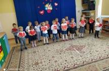 gr. I - dzieci spiewaja piosenke Serduszka dwa