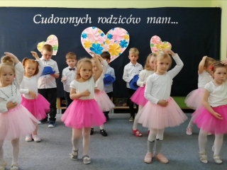 Taniec do piosenki Laleczka z saskiej porcelany