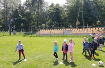 Dzieci kopia pilke (2)