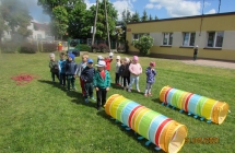 gr. I Dzien Dziecka pokonywanie malych torow przeszkod