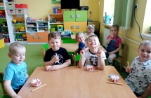 Degustacja lodow- dzieci z grupy VIII. 