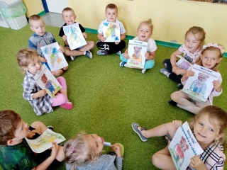 Dzieci z grupy VIII i supertajny projekt. 