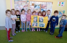 dzieci z grupy VIII - prezentuja wykonane eksperymenty. 