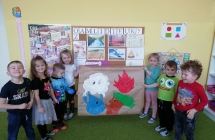 Dzieci z grupy VIII poznaja cztery zywioly. 