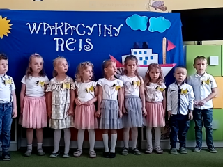 Dzieci z grupy VIII- zakonczenie roku szkolnego. 