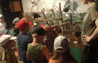 Dzieci w izbie edykacyjnej