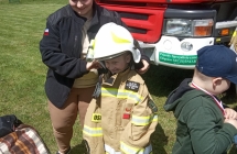 Dziecko w stroju strazaka