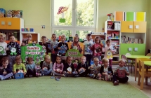 dzieci swietuja Dzien Przedszkolaka