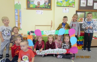 gr. III Dzien Przedszkolaka - wesole rozpoczecie naszego swieta