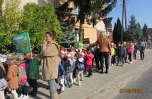 gr. III Dzien Przedszkolaka -  przemarsz z okazji uroczystosci