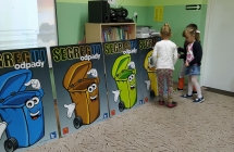 dzieci segrguja odpady (1)