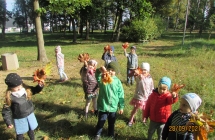 gr. III spacer do parku - robimy bukiety z kolorowych lisci