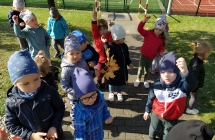 dzieci szukaja zoledzi