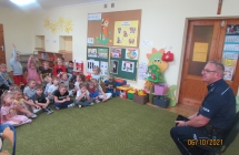 gr. III spotkanie z policjantem - rozmowa na temat bezpieczenstwa