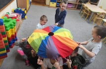 Zabawy z chusta animacyjna.