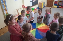 Zabawy z chusta animacyjna cd.