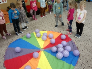 Zabawy z chusta animacyjna