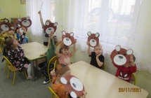 gr. III Dzien Pluszowego Misia - wykonanie misi z papierowych talerzykow