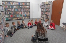 gr. III wycieczka do biblioteki - sluchamy bajki