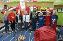 Dzieci z gr. X z Mikolajem.