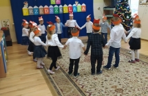 gr. III Pasowanie na przedszkolaka - taniec Wiewioreczka mala