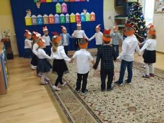 gr. III Pasowanie na przedszkolaka - taniec Wiewioreczka mala