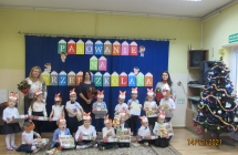 gr. III Pasowanie na przedszkolaka - pamiatkowe zdjecie