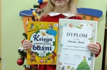 Amanda z dyplomem i nagroda