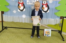 Chlopiec              z dyplomem