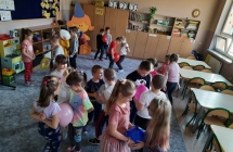 Zabawa ruchowa z balonami