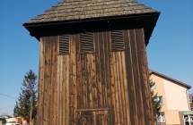 Dzwonnica przy kosciele