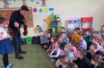 Malgosia prezentuje skrzypce