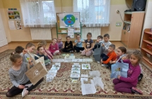 Dzieci z gr. VII podczas zajecia ekologicznego.