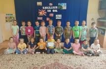 Dzieci z gr. VII- przeglad piosenki angielskiej (2)