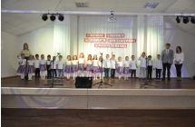 dzieci otrzymuja nagrody
