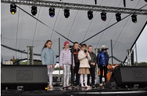 Dzieci z gr. VIII spiewaja piosenke.