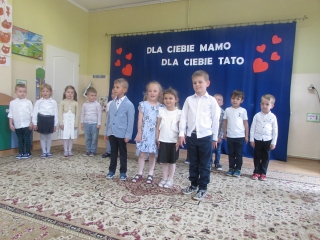 gr. III Dzien Dziecka - inscenizacja Zyczenia dla Mamy i Taty