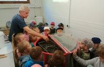 zwiedzanie pracowni, w ktorej powstaje miod