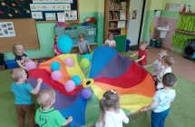 grupa I - zabawy z chusta animacyjna (1)