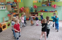 grupa I - wesole zabawy w sali (1)