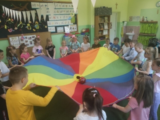 Zabawy z chusta animacyjna