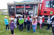 Zdjecie ze sprzetem strazackim