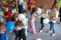 Zabawa ruchowa z balonami