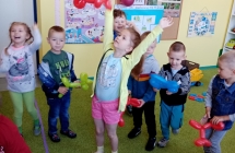 Zabawy z balonami - grupa IX